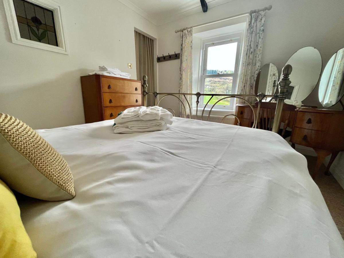 Attenborough Cottage - 2 Bedroom Cottage Tredegar Bagian luar foto